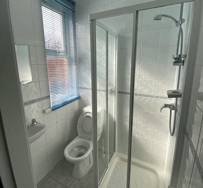  Tenancy Takeover – En-suite Room in 5BHK House Main Photo