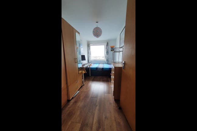 One room in a 2 BHK flat is available for rent. Main Photo