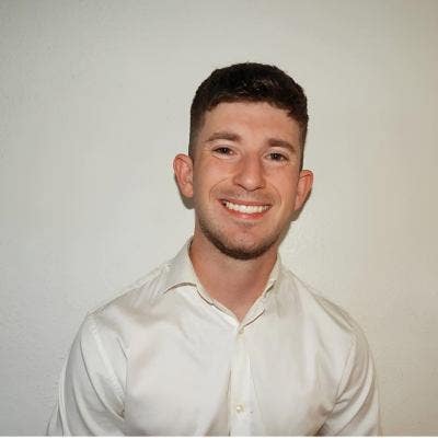 I am a professional male aged 30. I am lookin... Main Photo