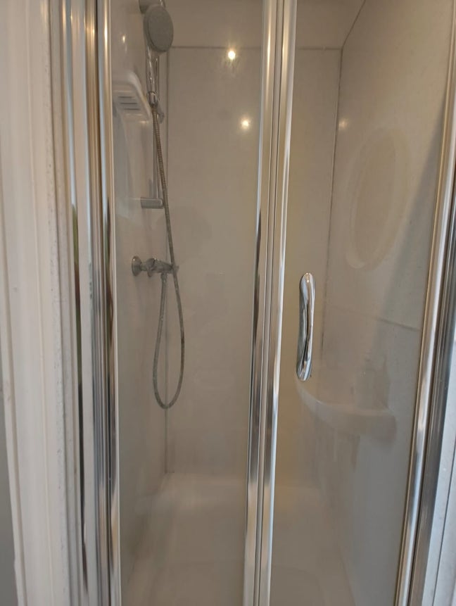 One En-suite and One double bed Available for rent Main Photo