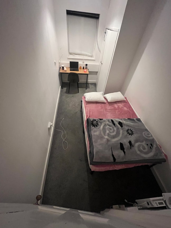 Single room for 650 including bills  Main Photo
