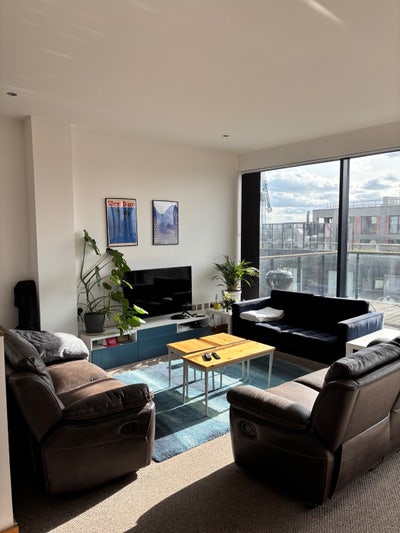 Double bed in Hackney Wick Main Photo