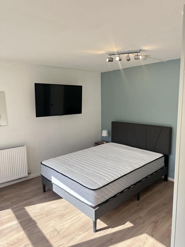 🏡 Modern 3-Bedroom Flat for Rent in Sighthill Main Photo