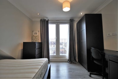 Double Bedroom including Bills + private bathroom Main Photo