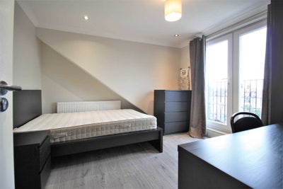 Double Bedroom including Bills  Main Photo