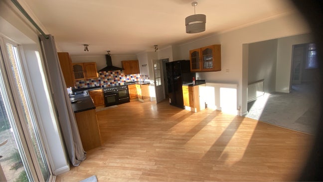 Clean 4 bed home in Taplow Main Photo