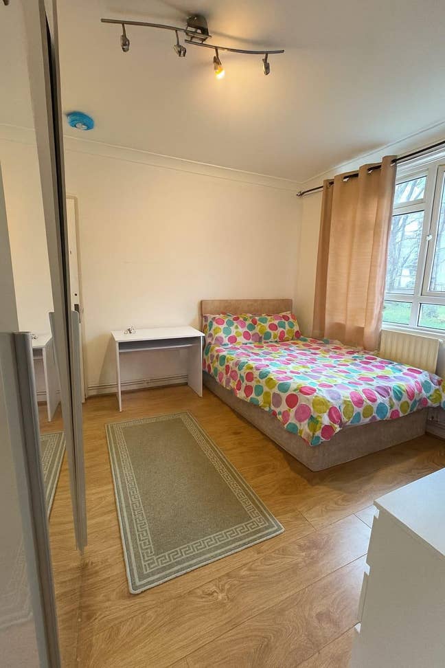 Bethnal green 👽2 large doubles in the same apartm Main Photo