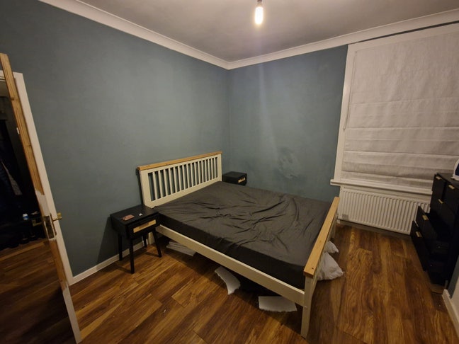 FLEXIBLE spare room to rent 5 mins from train  Main Photo