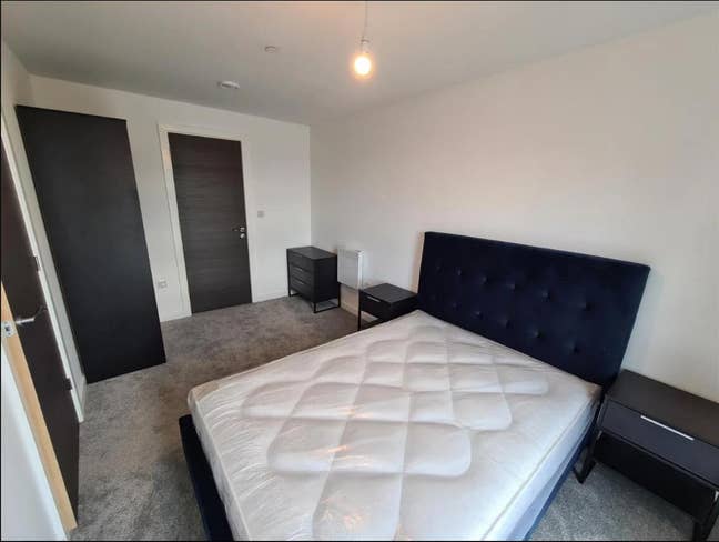 Flatmate for Double Ensuite room available in M5 Main Photo