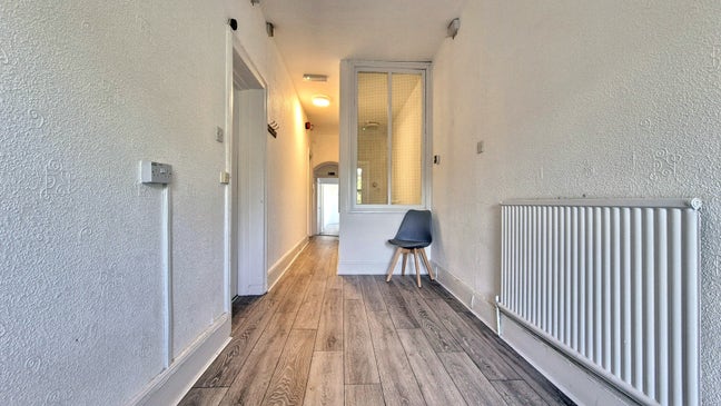 All rooms have En-suites, TV's 2 kicthens in house Main Photo