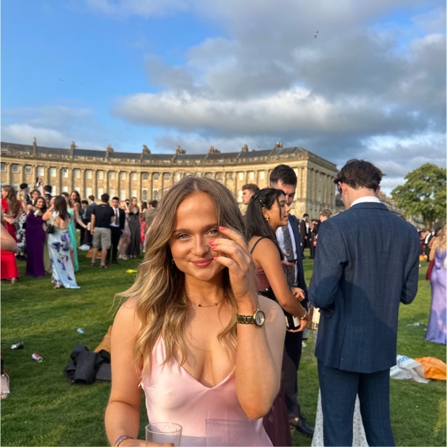 Professional Female seeks a double room Main Photo