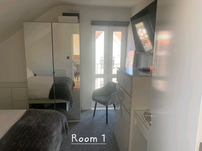 Spacious Double Room, All Bills Inc. By Station Main Photo