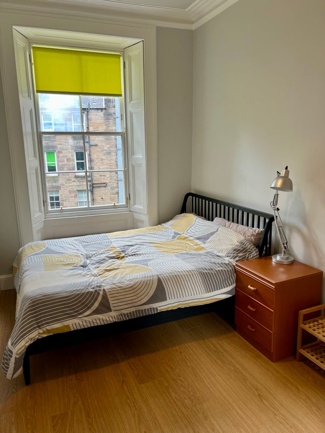Double Bedroom in Dalry Flat (with cat) Main Photo