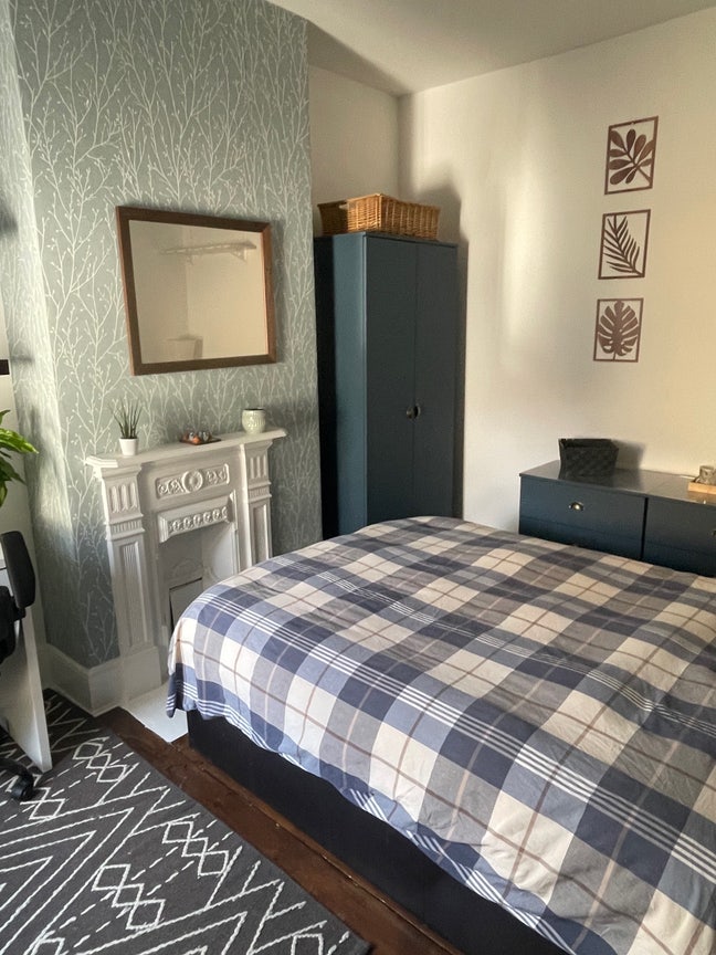 Light, airy room close to city centre (Mon-Fri) Main Photo
