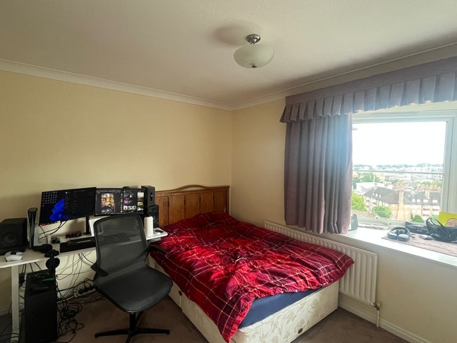 Room for rent £875 Bills & Council Tax included Main Photo