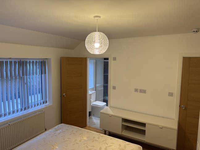 Luxury en-suite kings bedroom  Main Photo