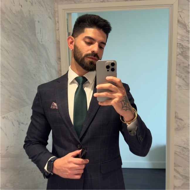 An Artist & working in Luxury Retail Gucci Main Photo