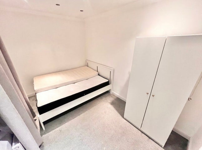 2 Comfy Rooms - Close to St - Quiet Area!   Main Photo