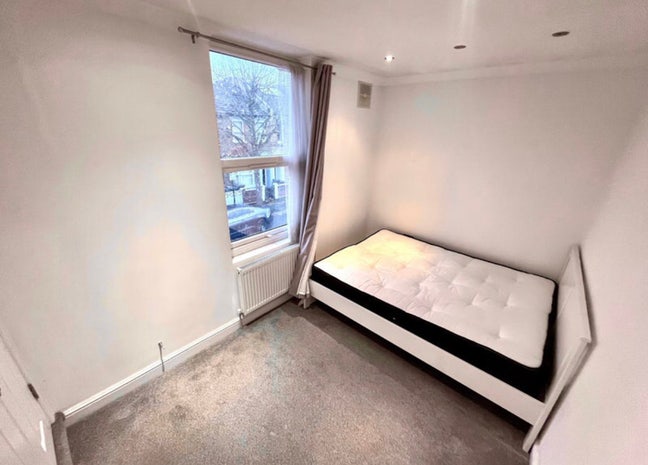 2 Comfy Rooms - Close to St - Quiet Area!   Main Photo