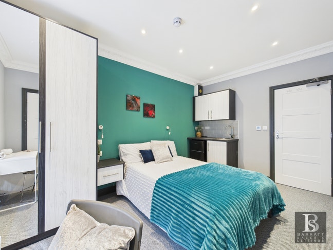Executive rooms with kitchenettes - central Slough Main Photo