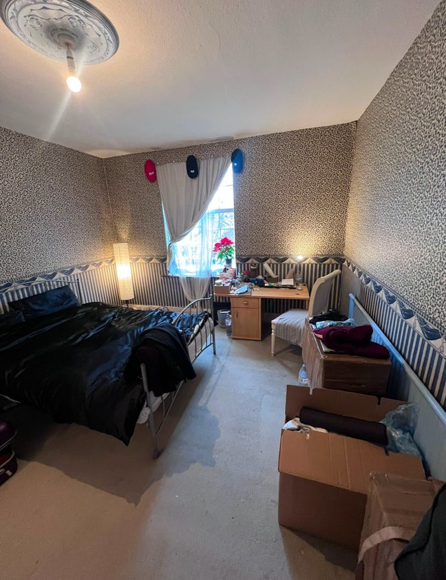Spacious beautiful room - great location  Main Photo