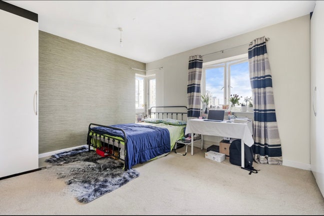 Ensuite Room Main Photo