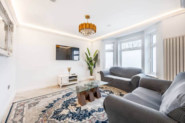 Spacious house in the heart of Wembley Main Photo