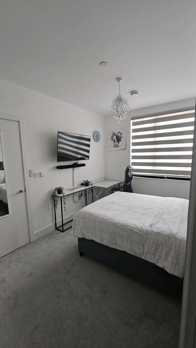 Ensuite double room in 2-person new build home Main Photo