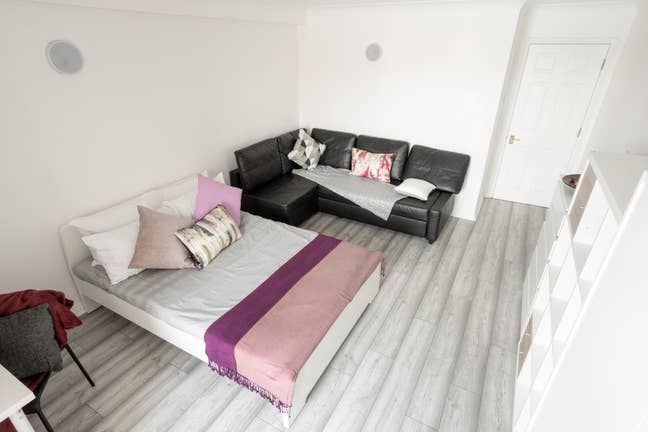 Trendy Double Room in a Vibrant Apartment Main Photo