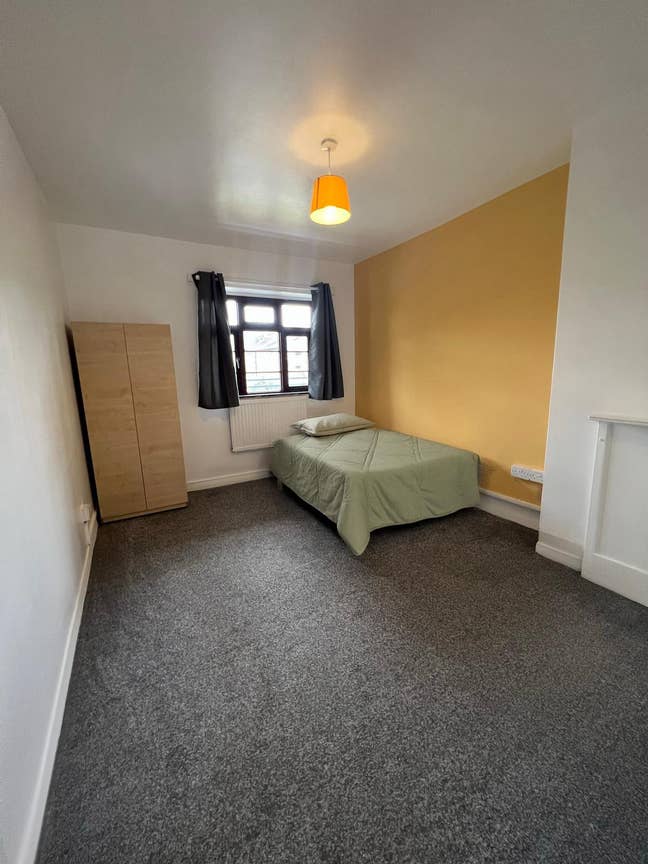 Clapham South Room 😃 Long Term Let Available Oct! Main Photo