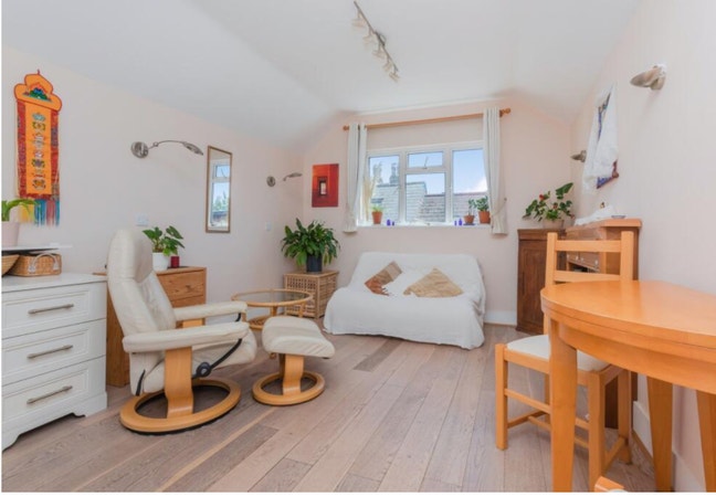 Light studio flat central Lewes Main Photo