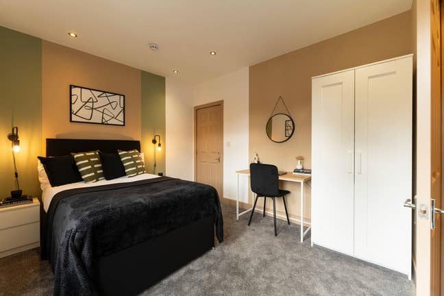Newly Renovated 2 Bedroom House to Rent – Burley Main Photo