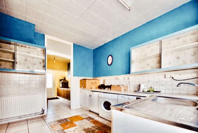 4 Bed +Guest Home 6 mins to Bedminster & parking++ Main Photo