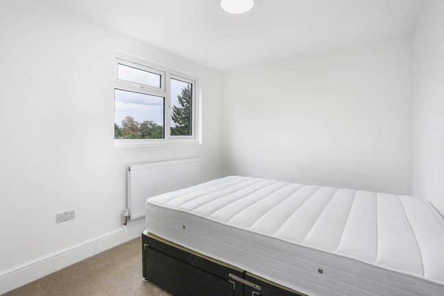 Double Room in Refurbished House Main Photo