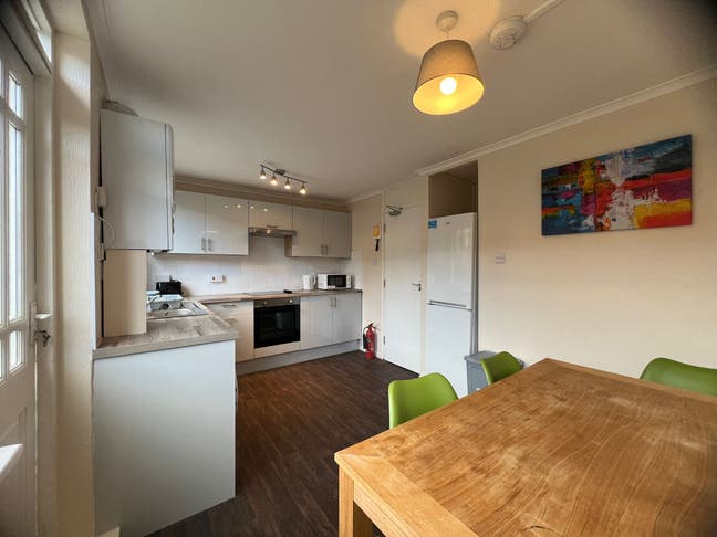 Fully Furnished Room in Social House – No Extra Co Main Photo