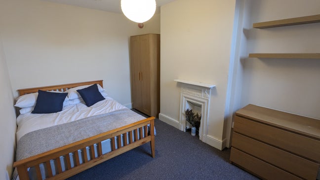 Spacious Room  in the heart of Wolverton, MK Main Photo