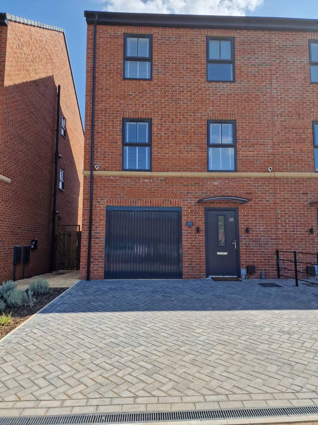 Double Room Available - Bills Included Main Photo