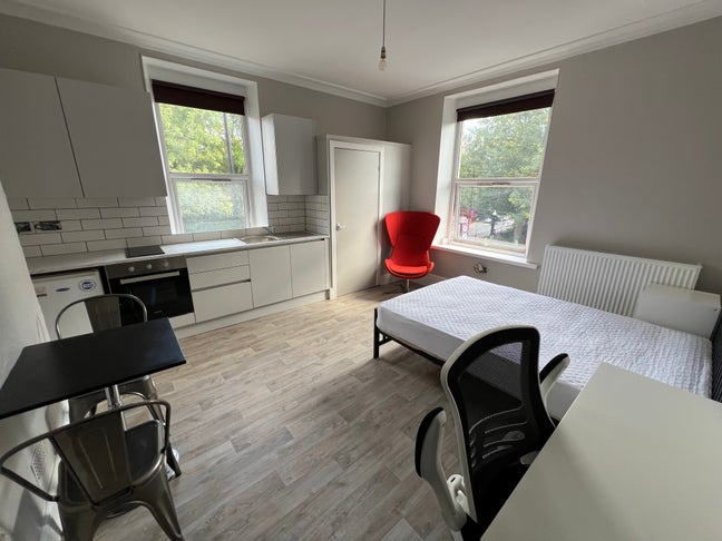 Fully Refurbished Studio Apartment  Main Photo