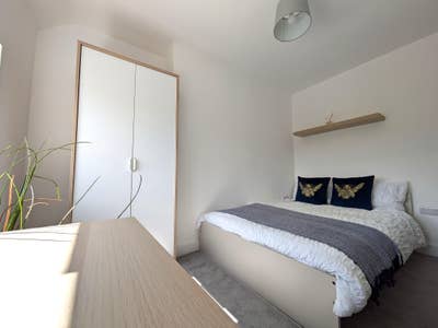 Newly Refurbished - 6 Double Rooms Main Photo