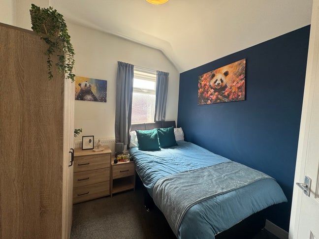 Fully Furnished Double En-Suite Room in Shared Hou Main Photo