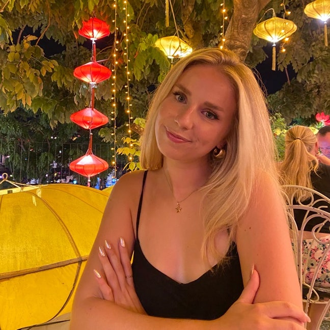 Looking for a room/buddy up  Main Photo