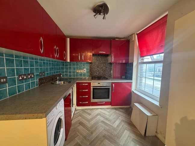 1 bed flat available in Sutton Main Photo