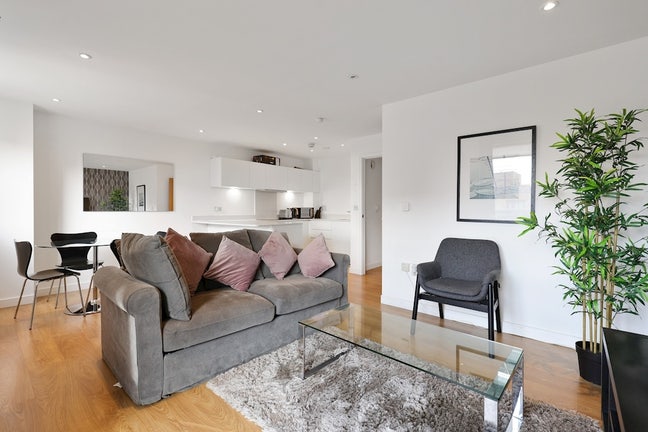 2 Luxury Double Bed in Bow Main Photo