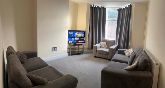 Searching for flatmates Main Photo
