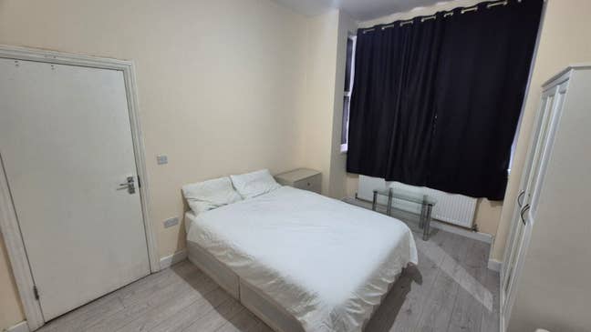 Large Double Room in White Hart Lane Main Photo