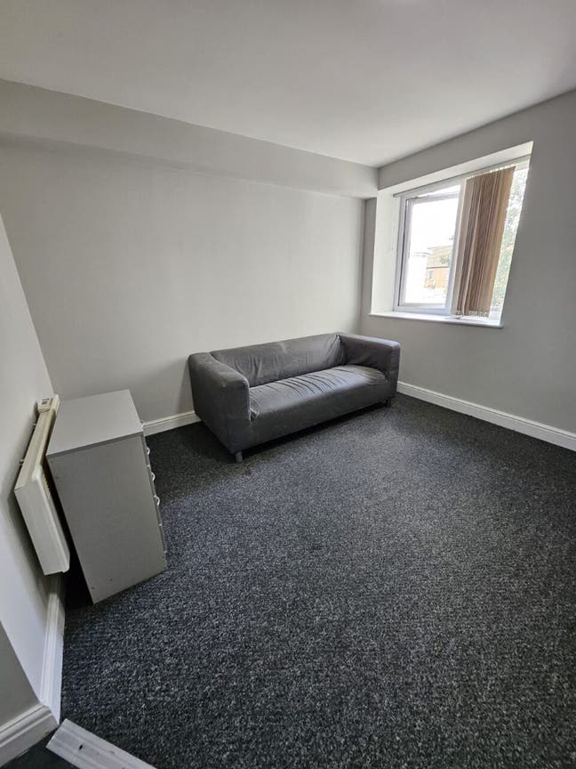 1 Bed Flat, Broadway, CF24 1NH Main Photo
