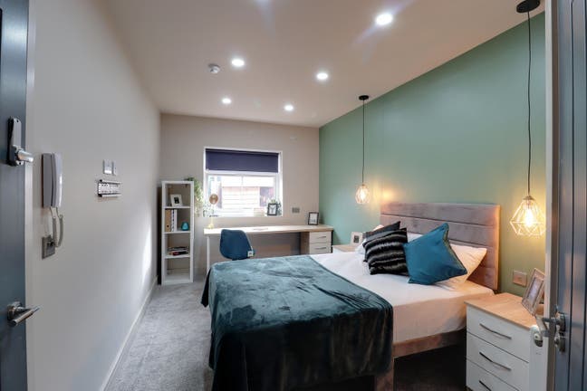 Hassle‑free modern rooms for working professionals Main Photo