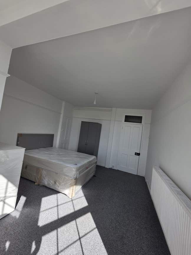 1 big bedroom available furnished with a balcony  Main Photo