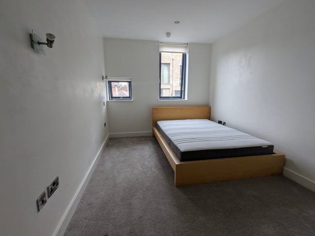 Modern double bedroom in Manchester city centre  Main Photo