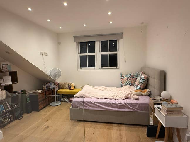 Modern En-suite room in a newly renovated house Main Photo